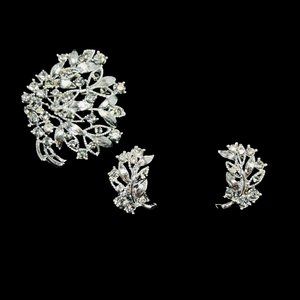 Rhodium Plated W/Smokey Rhinestones Bouquet Brooch & Clip On Earrings Set (5127)